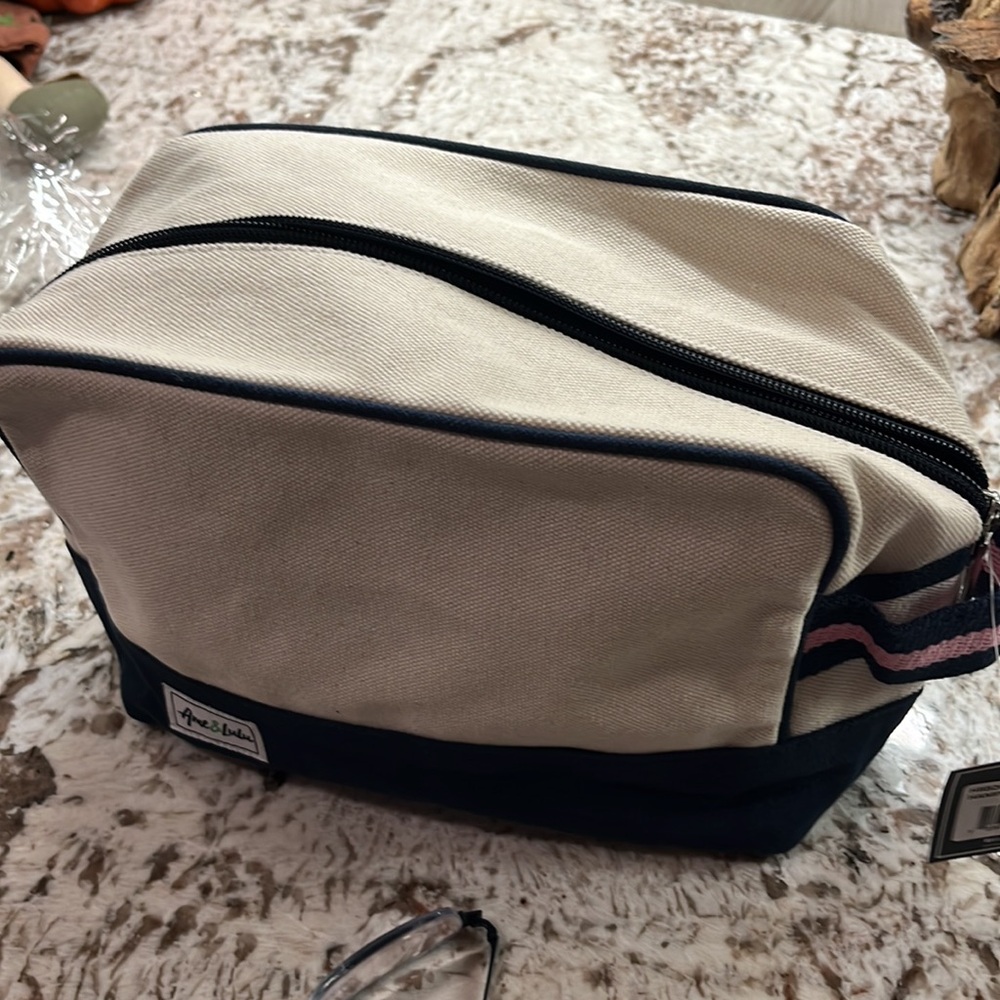 NWT Ame & Lulu Beauty Bag - Picture 3 of 4